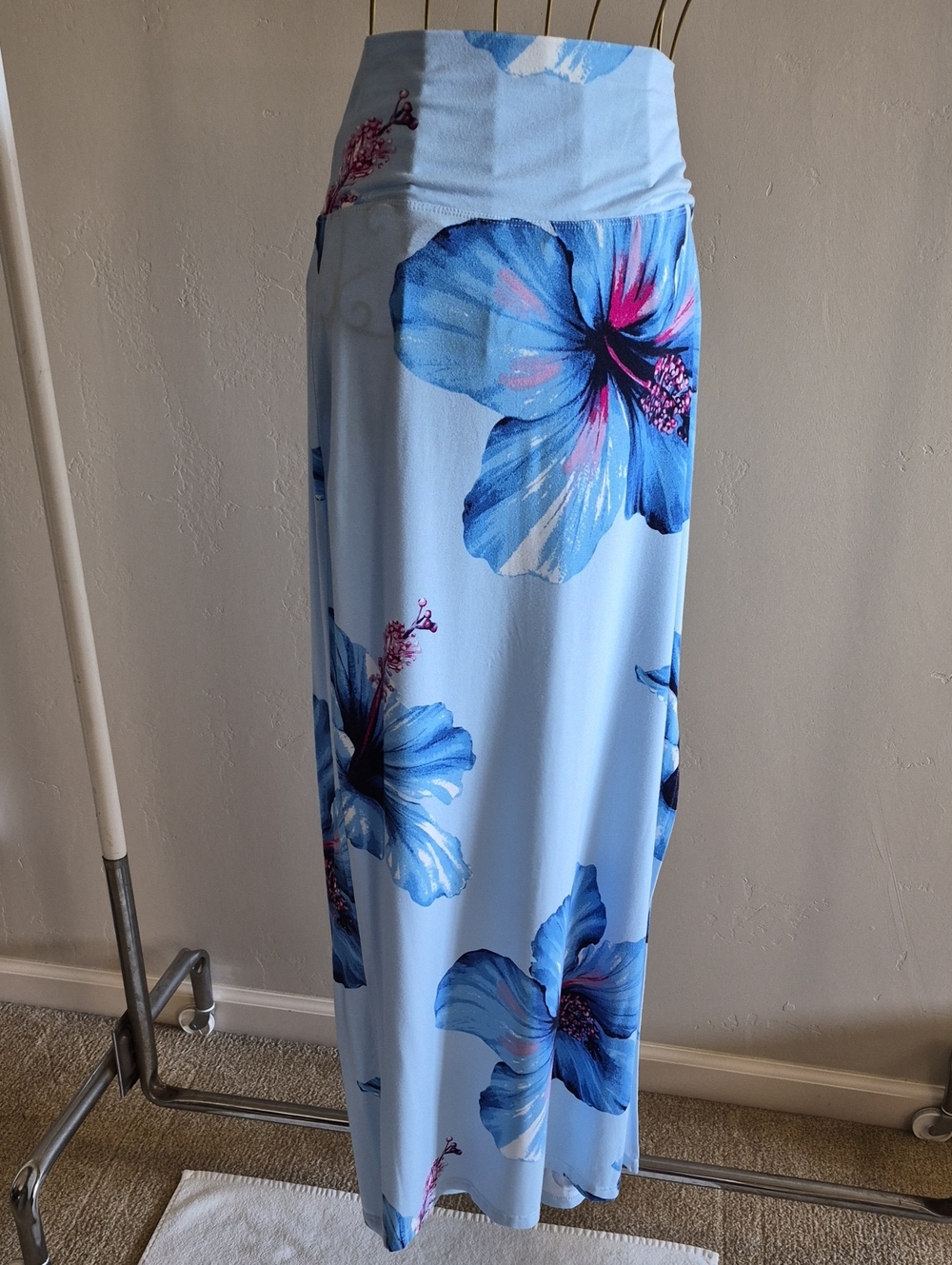 No Boundaries Maxi Skirt Light Blue with Habiscus Floral Print Size Medium